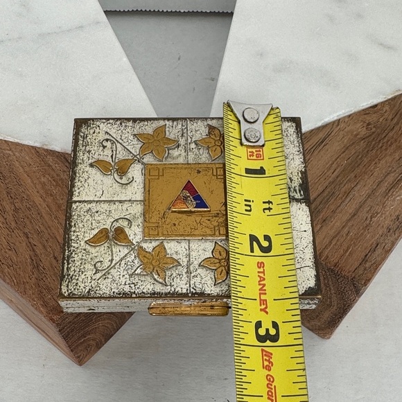 Vintage 1950s Silver and Gold Floral Makeup Compact - Picture 10 of 11